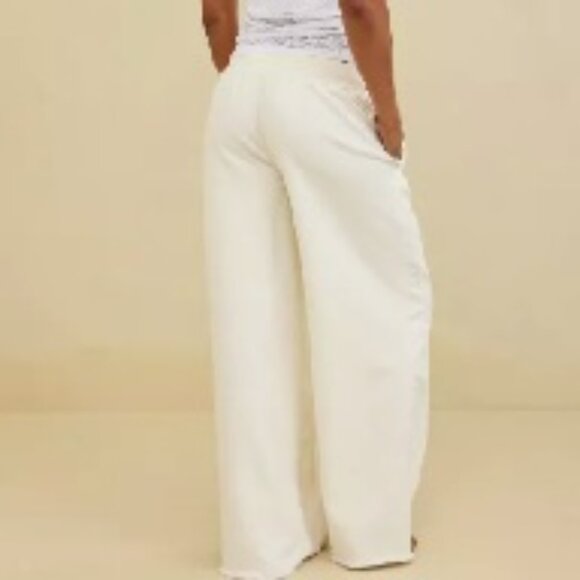 Aerie Soft Landing Trouser - Cream - Medium Long (87-89 cm inseam) - Picture 2 of 4
